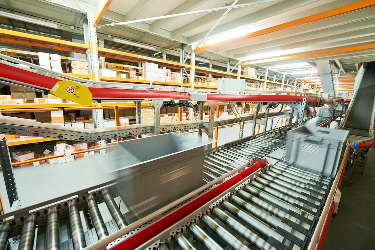 conveyor system in a warehouse