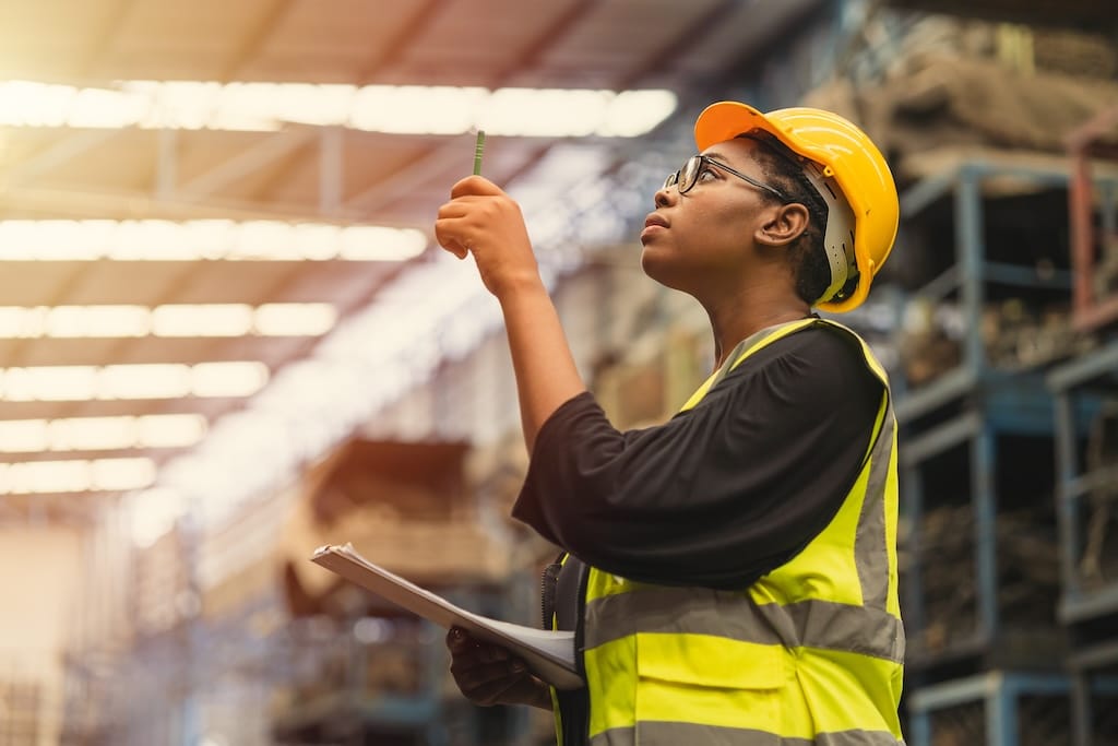 warehouse worker cycle counting inventory