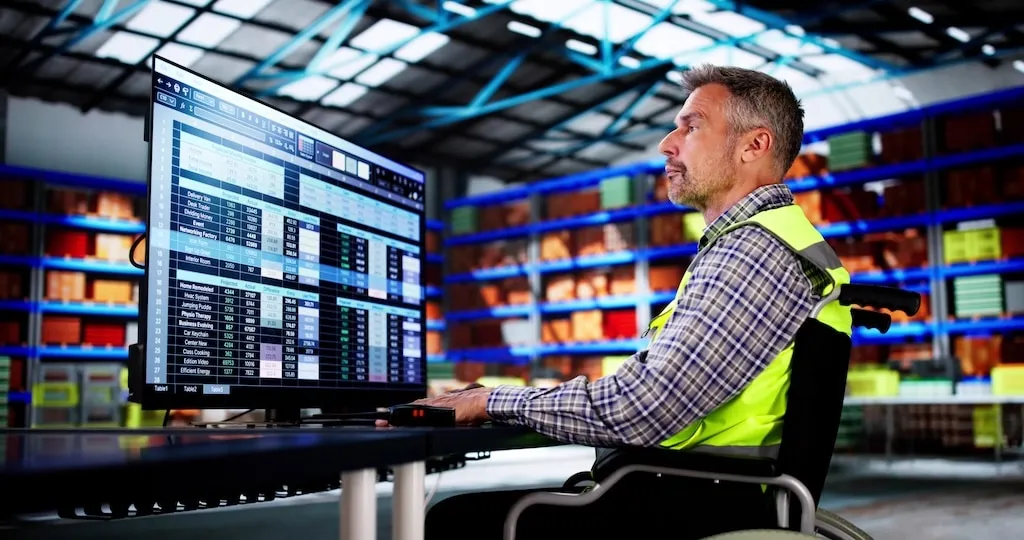 warehouse manager using inventory management system for cycle counting